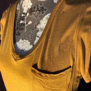 Scoop neck lightweight pocket tee